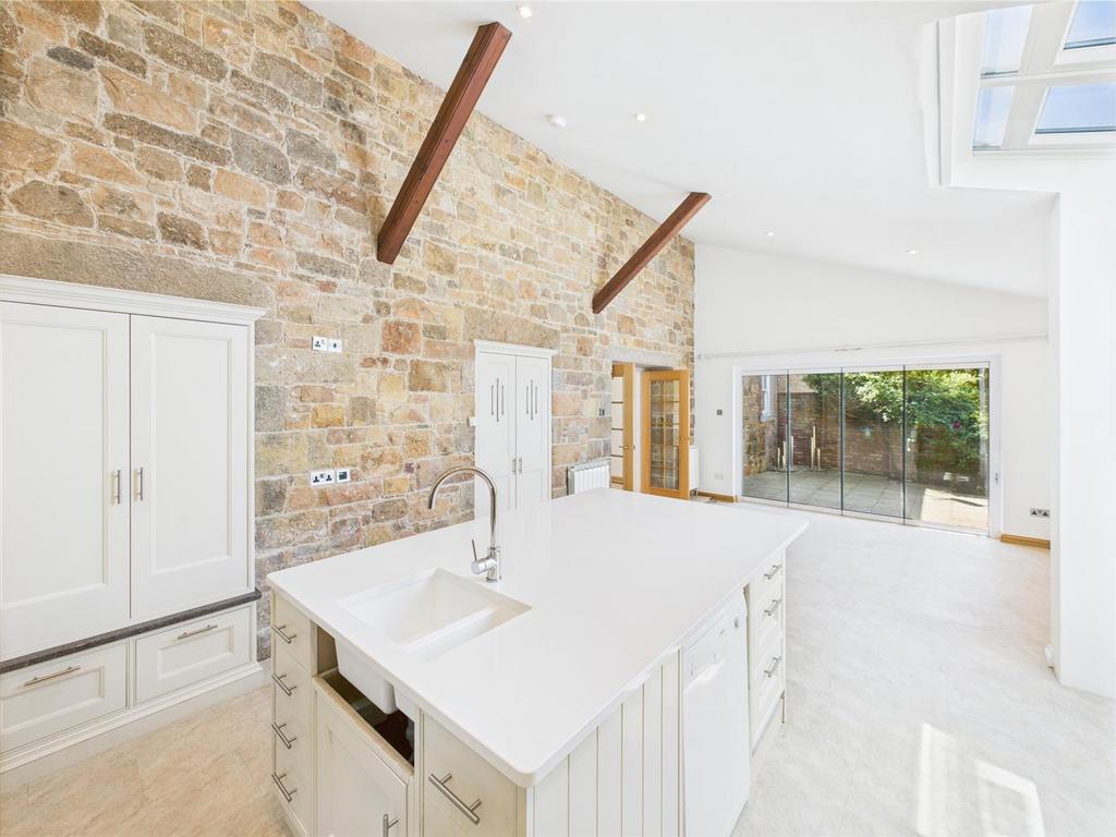 CAM04392 G0-PR0072-STILL024.jpg