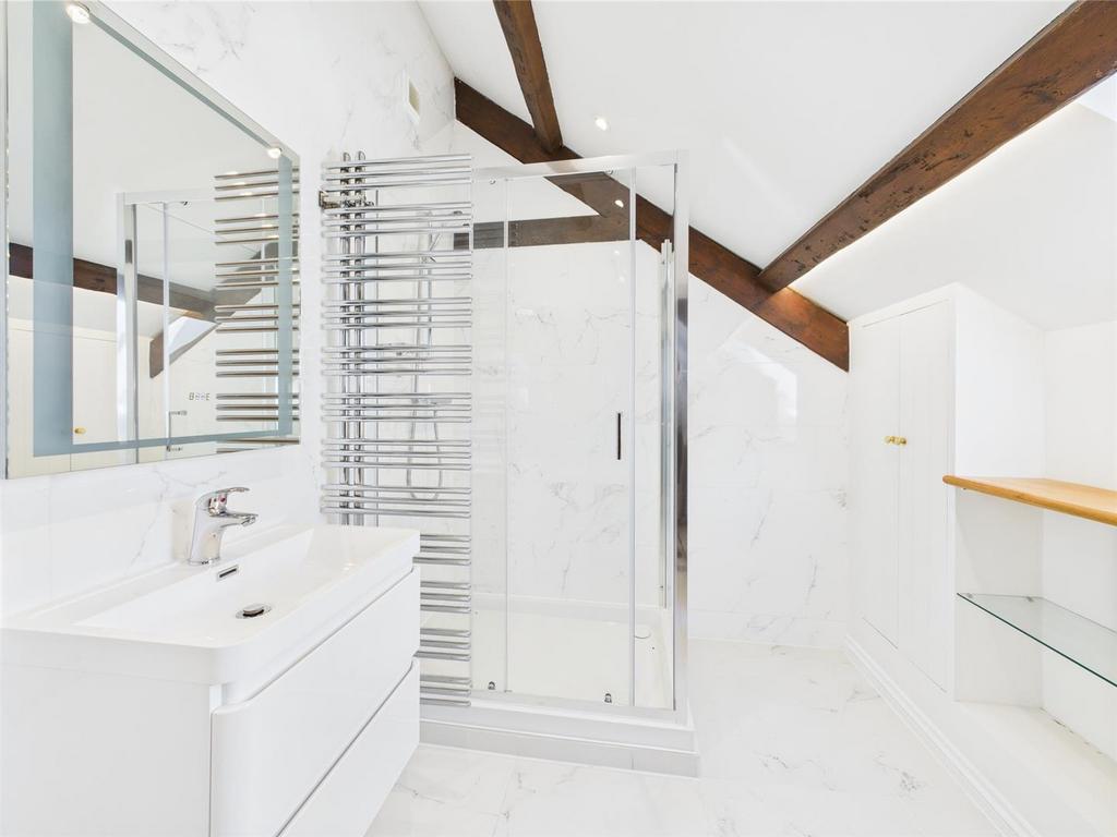 CAM04392 G0-PR0072-STILL029.jpg