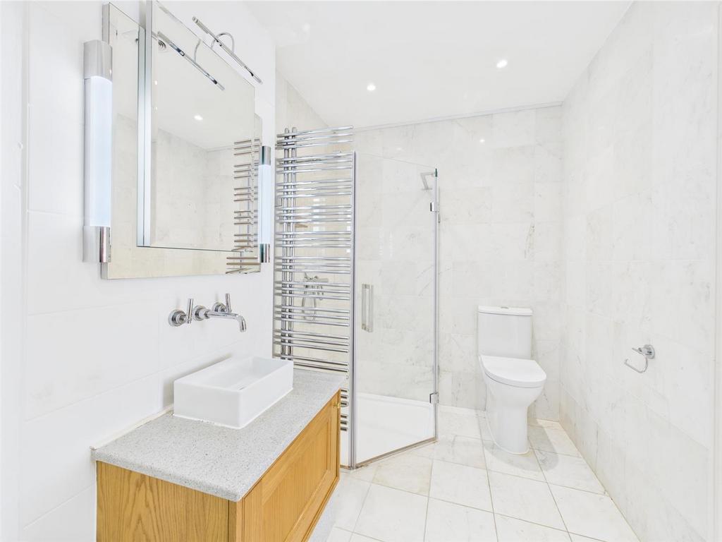 CAM04392 G0-PR0072-STILL028.jpg