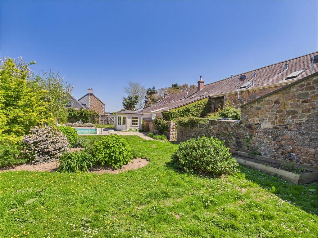 CAM04392 G0-PR0072-STILL012.jpg