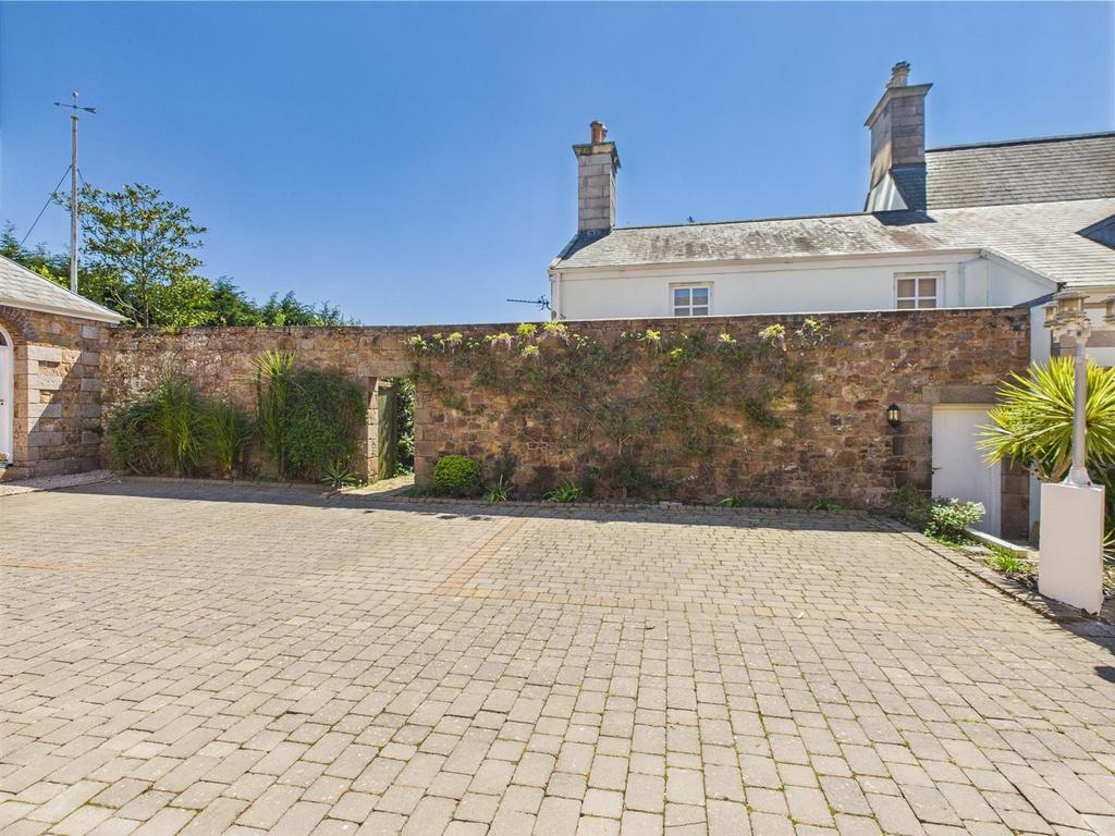 CAM04392 G0-PR0072-STILL003.jpg