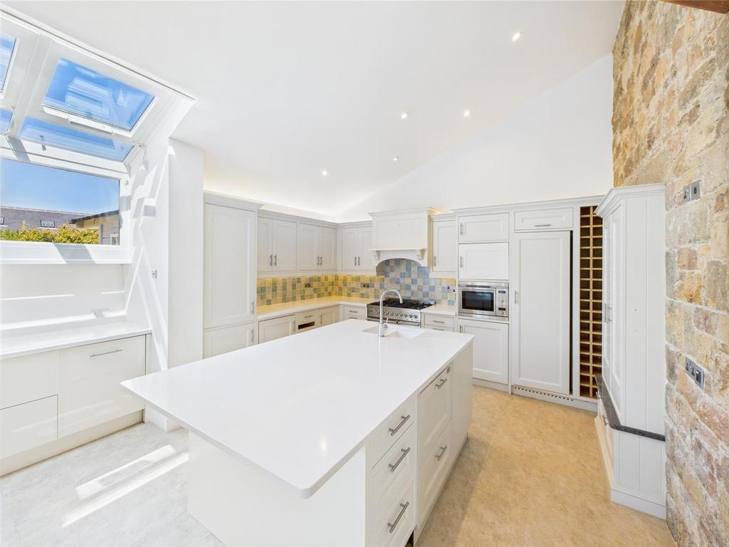 CAM04392 G0-PR0072-STILL021.jpg