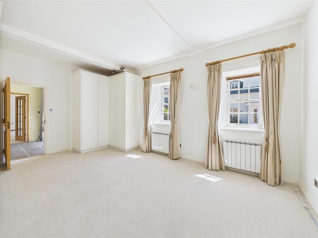 CAM04392 G0-PR0072-STILL027.jpg