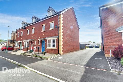 4 bedroom end of terrace house for sale