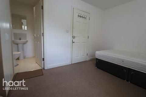 4 bedroom house share to rent, Burley Lodge Road, Leeds