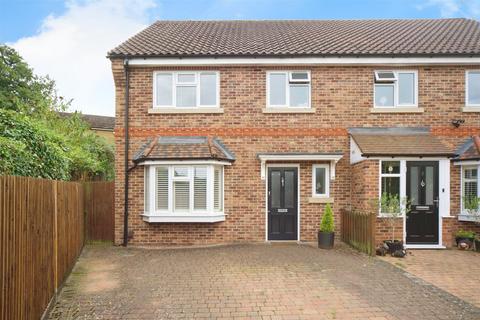 4 bedroom semi-detached house for sale, Tarnbank, Oakwood, EN2