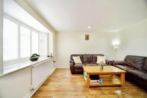 4 bedroom semi-detached house for sale, Tarnbank, Oakwood, EN2