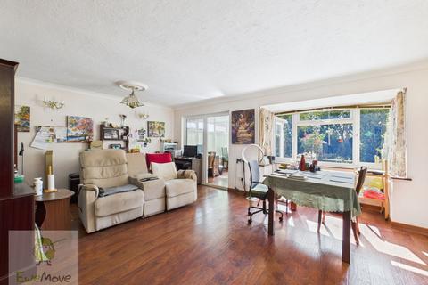 14 Burrows Lane, Middle Stoke, Rochester, ME3 9RN