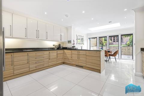 4 bedroom terraced house for sale, Macleod Road, London, N21