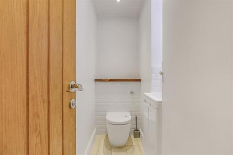 3 Field Close, Kenilworth, CV8 2JN