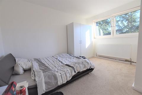 14a Berwick Road, London, E16 3DS
