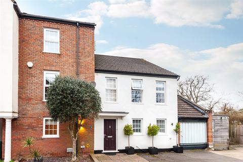 55 Park Crescent, Twickenham, TW2 6NS