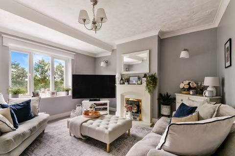 2 bedroom maisonette for sale, Ewell By Pass, Ewell Village