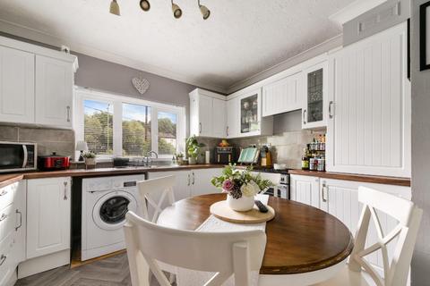 2 bedroom maisonette for sale, Ewell By Pass, Ewell Village