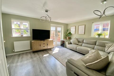 2 Bangor Close, Towcester, NN12 6UH