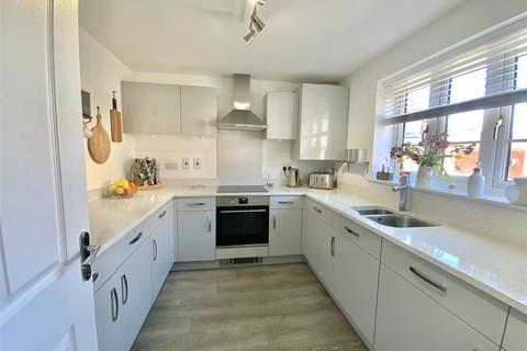 2 Bangor Close, Towcester, NN12 6UH