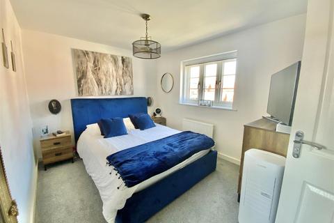 2 Bangor Close, Towcester, NN12 6UH