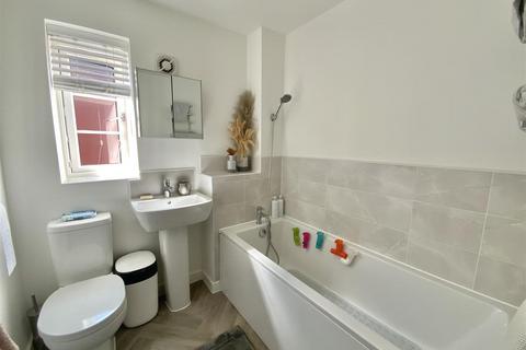 2 Bangor Close, Towcester, NN12 6UH