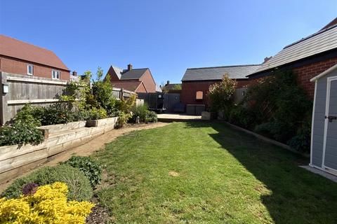 2 Bangor Close, Towcester, NN12 6UH