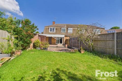 undefined, Farm Close, Staines-upon-Thames, Surrey, TW18
