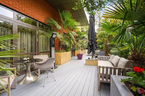 3 bedroom apartment to rent, Allingham Court, 44 The Bishops Avenue, London, N2