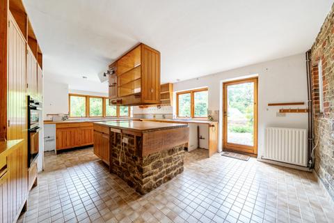4 bedroom semi-detached house for sale, Farnham Road, Godalming GU8