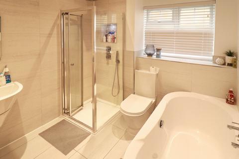 4 bedroom detached house for sale, Brooklands, Wickford, Essex, SS12