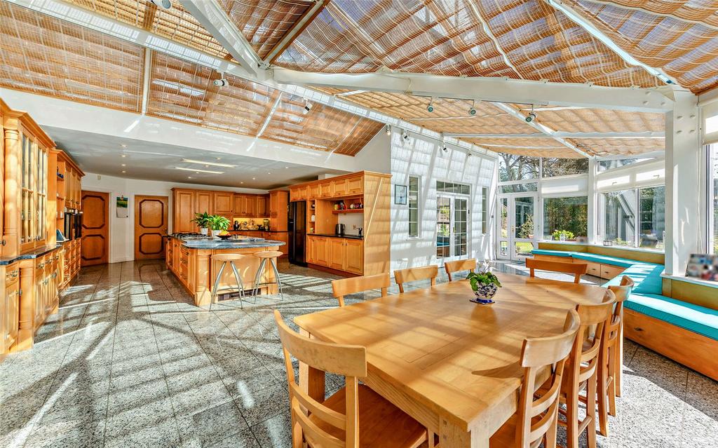 Dining/Kitchen