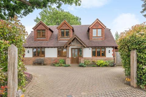 3 bedroom detached house for sale, East Lane, West Horsley