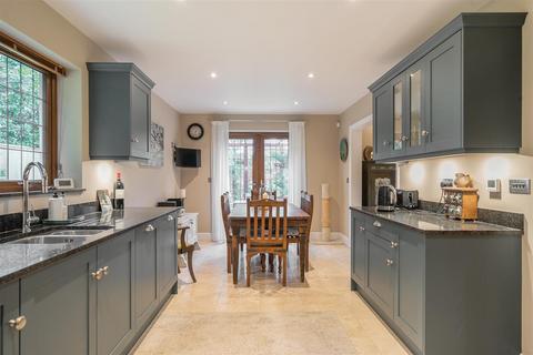 3 bedroom detached house for sale, East Lane, West Horsley