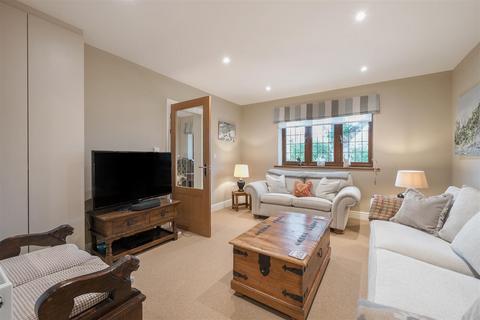 3 bedroom detached house for sale, East Lane, West Horsley