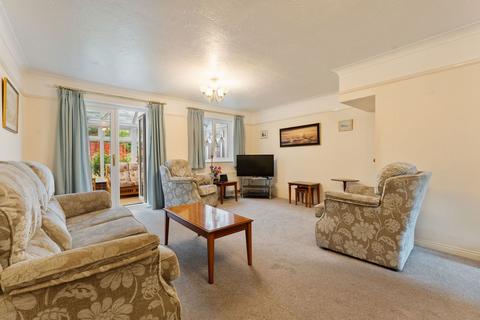 9 Bishops Mead, Laverstock, Salisbury, SP1 1RU
