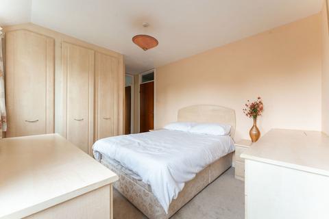 9 Bishops Mead, Laverstock, Salisbury, SP1 1RU