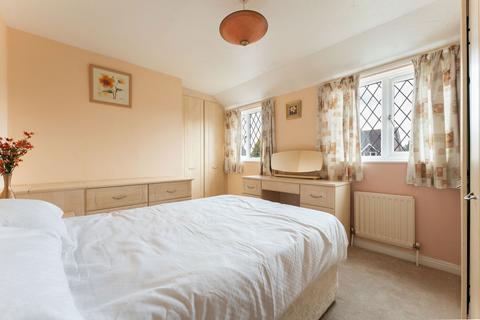 9 Bishops Mead, Laverstock, Salisbury, SP1 1RU
