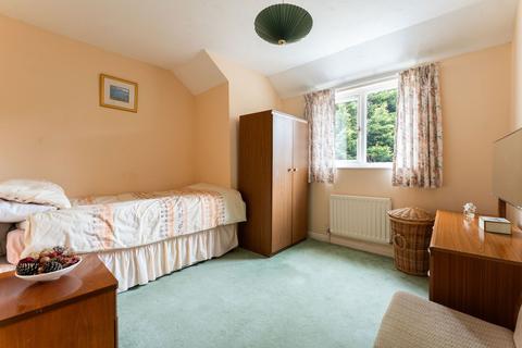 9 Bishops Mead, Laverstock, Salisbury, SP1 1RU