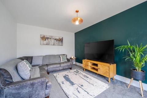 17 Mill Square, Horsforth, Leeds, LS18 4GJ