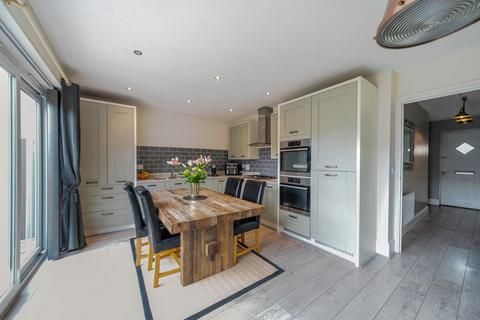 17 Mill Square, Horsforth, Leeds, LS18 4GJ