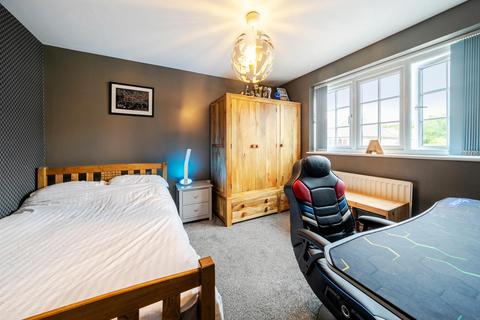17 Mill Square, Horsforth, Leeds, LS18 4GJ