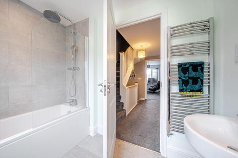 17 Mill Square, Horsforth, Leeds, LS18 4GJ