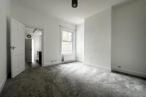 2 bedroom terraced house to rent, Five Ash Road, Gravesend