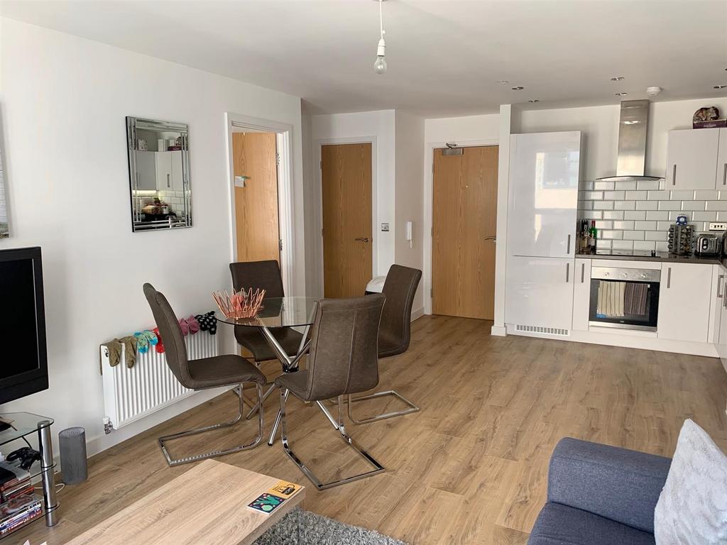Lounge/Kitchen