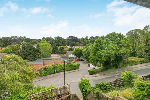 Alder Croft, Coulsdon, CR5 2SN
