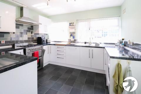 3 bedroom end of terrace house for sale, Manton Road, London, SE2