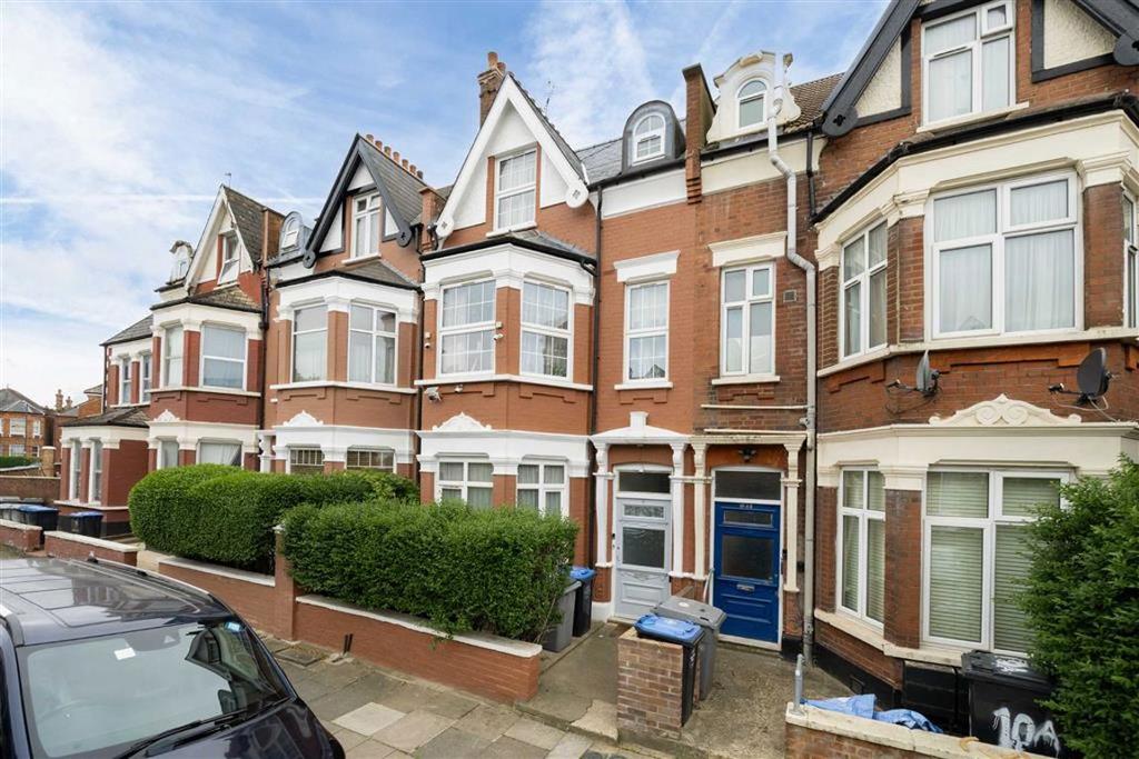 Sheldon Road, London NW2 4 bed flat to rent - £2,691 pcm (£621 pw)
