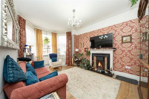 4 bedroom flat to rent, Sheldon Road, London NW2