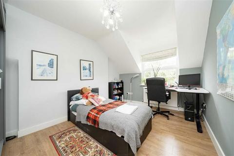 4 bedroom flat to rent, Sheldon Road, London NW2