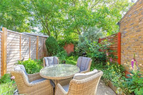 45 Dawson Road, Kingston Upon Thames, KT1 3AU