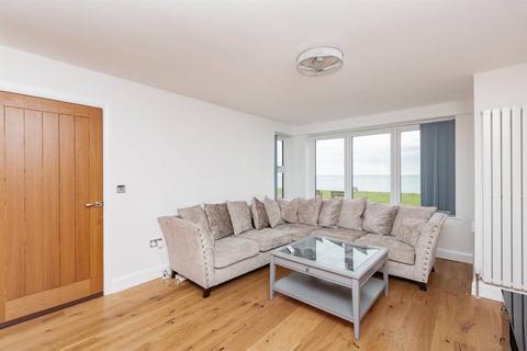 80 Marine Parade, Whitstable, CT5 2BA