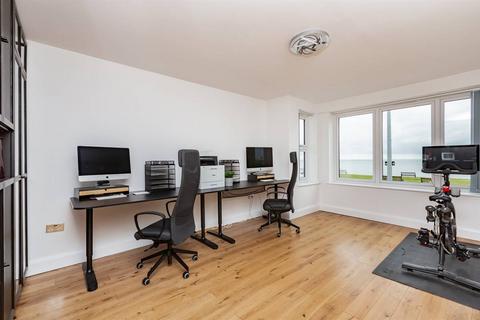 80 Marine Parade, Whitstable, CT5 2BA