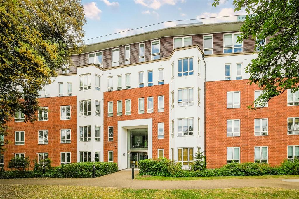 112 Regency Court-15.jpg
